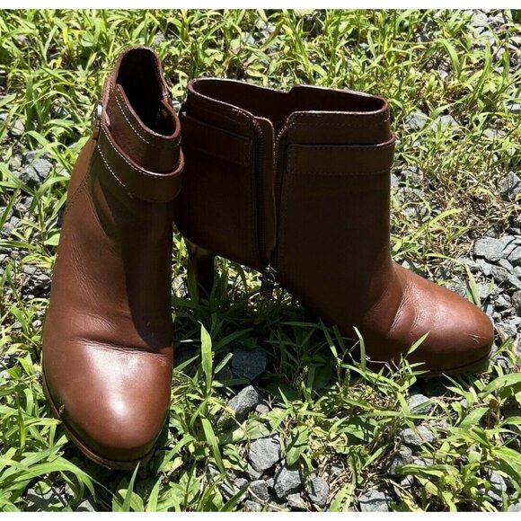 TORY BURCH Bristol Chestnut Smooth Leather Equestrian Calf Ankle Booties Sz 8M - Picture 1 of 9